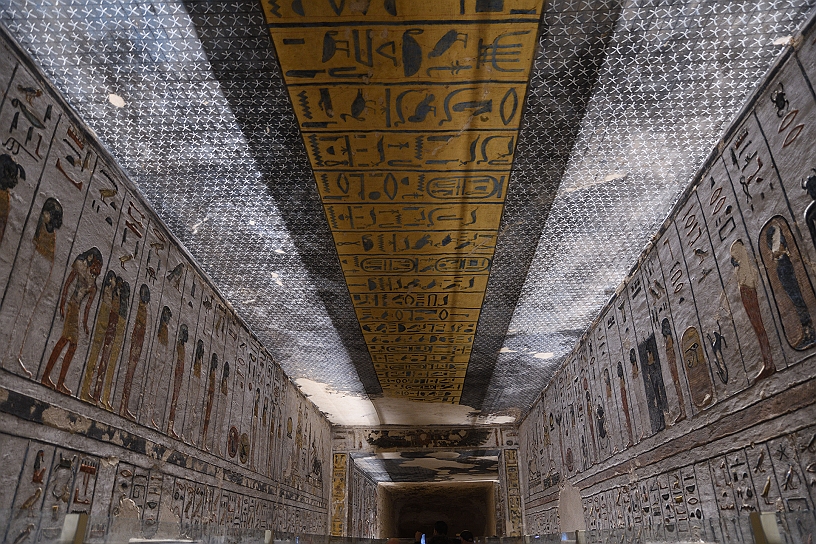 09 MAK_5949.jpg - l'entrata della tomba di Ramses III (Tebe, 1218/1217 a.C. –Tebe, aprile 1155 a.C.) È considerato l'ultimo faraone ad avere esercitato un potere effettivo su tutto l'Egitto.